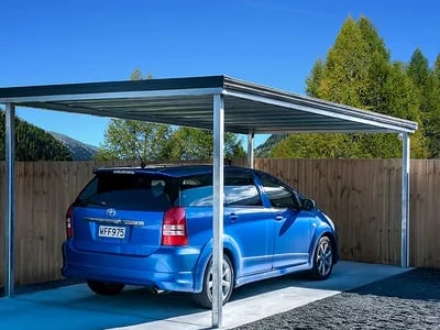 Carport günstig kaufen mit Stauraum für Reifen und Gartengeräte – praktisch &amp; wetterfest