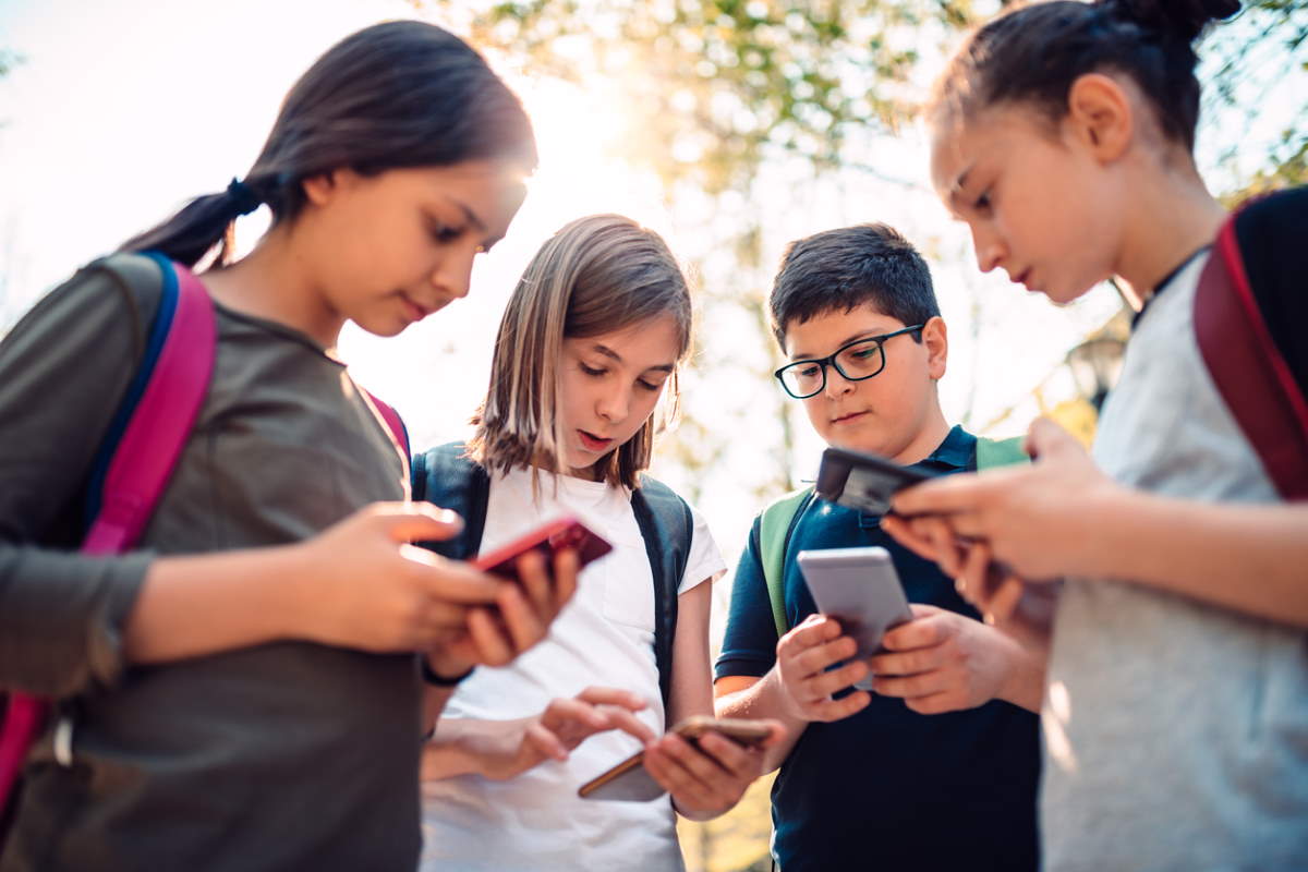Kernfunktion klar erklärt – Die sichere Smartphone-Regelung mit FreeLock-Handytaschen im Schulbetrieb