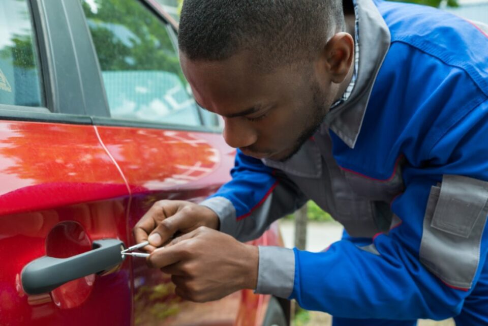 vehicle-locksmith-960x641
