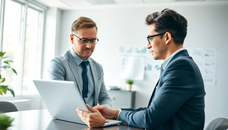 Headhunter IT berät Kunden in modernem Büro über IT-Talente.